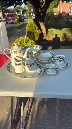 Dinnerware Set