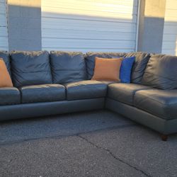 2-Piece Grey Leather Sectional🚚DELIVERY AVAILABLE🚚