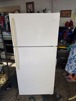 Frigidaire refrigerator 65x28x28