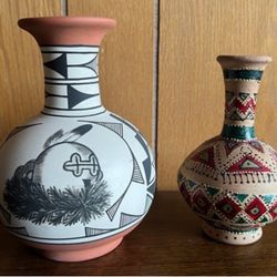 TWO BEAUTIFUL NATIVE AMERICAN NAVAJO POTTERY VASES