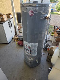 Gas Water Heater New Display Models 40and 50gal With 1yr Wrrty