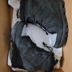 Size 8 SOREL BOOTS 
