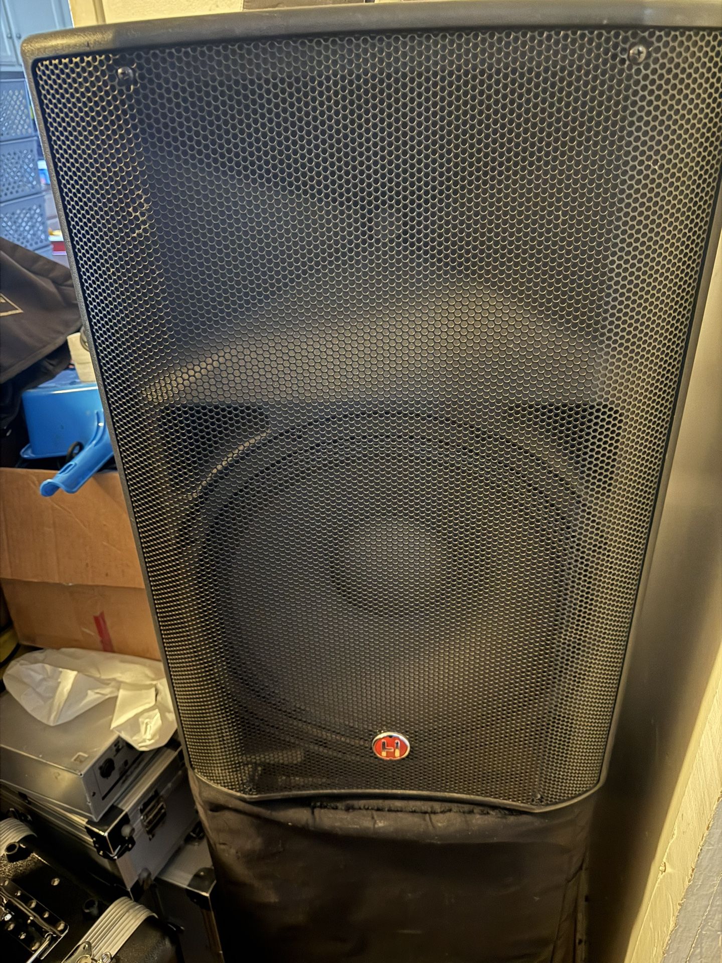 Harbinger VARI V2215 Powered 15"