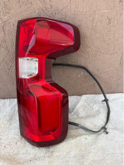2019-2023 CHEVY SILVERADO 1500 LED TAIL LIGHT TAILLIGHT RH SIDE OEM