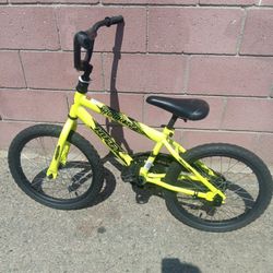 !! Boy's Bicycle  HUFFY  Rock It Size 18 In Wheels Firm Price 