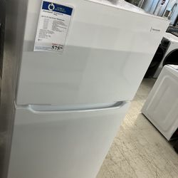 FRIGIDAIRE FFTR1835VW White 18.3 Cu. Ft. Top Freezer Refrigerator