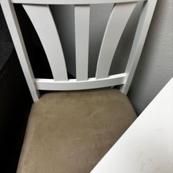 White Table And Chairs Like New'