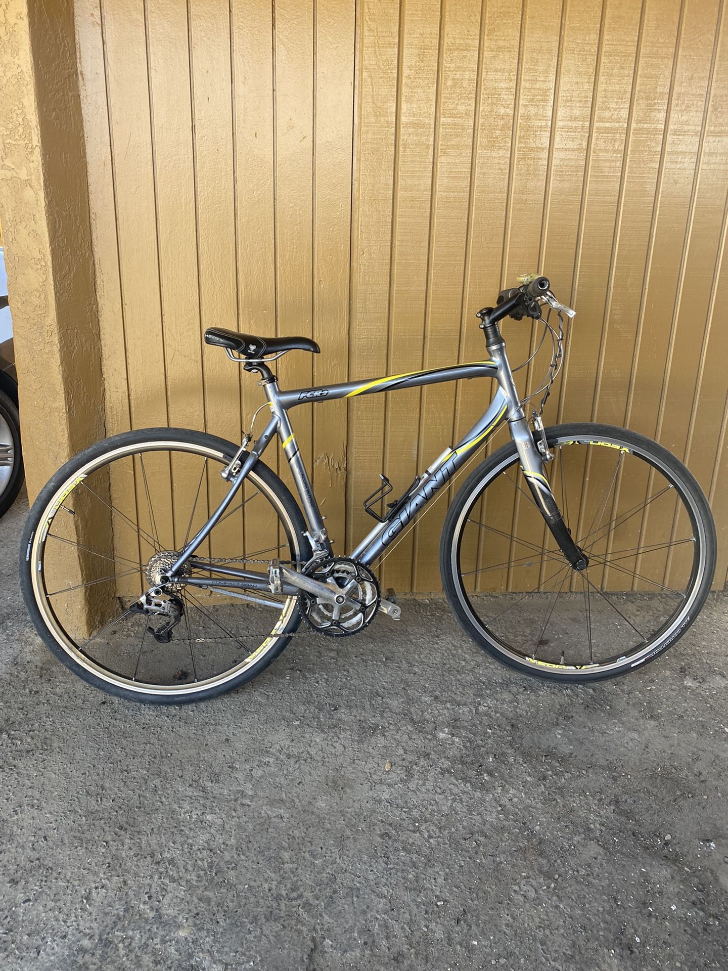 GIANT-FCR-2-Aluminum-carbon Specific-Hybrid-Bike Large