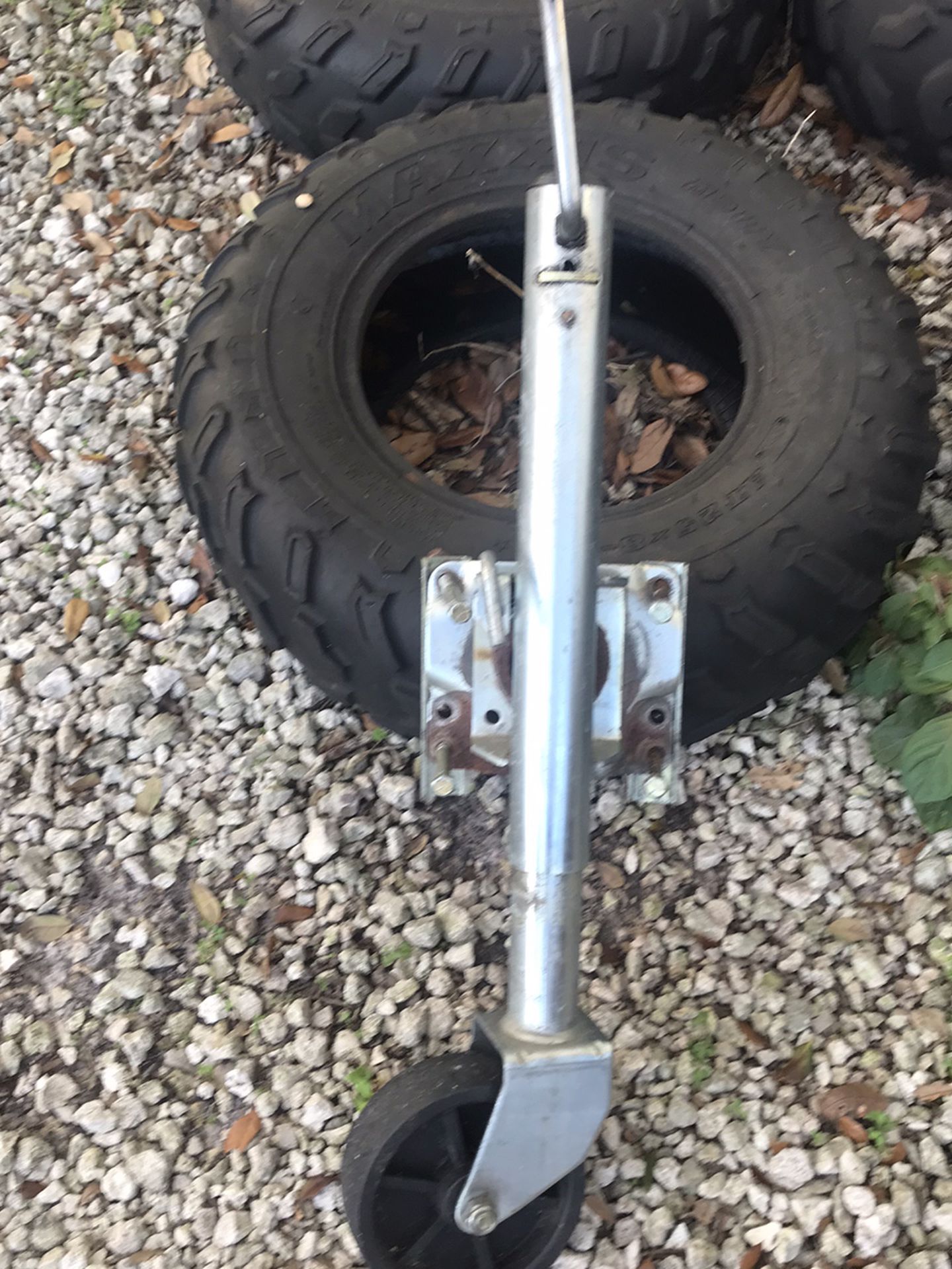 Trailer Jack With Wheel