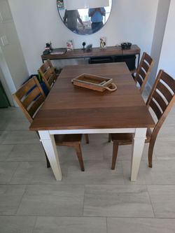 Extension dining table with four chairs