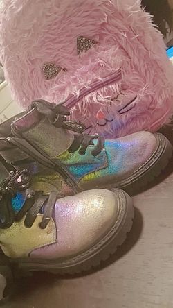Little girl 👧 💗  boots
