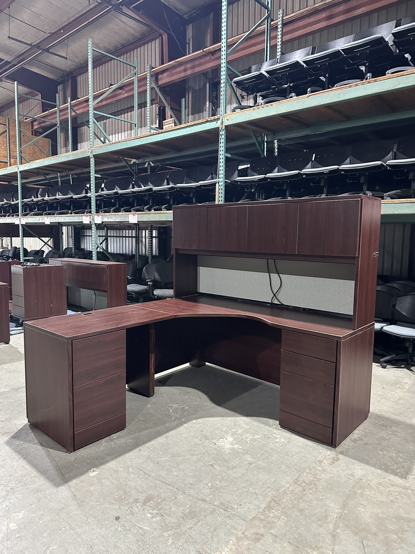 OFFICE/HOME DESK L-SHAPE WITH HUTCH 
