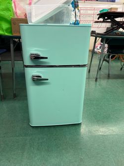 Retro mini fridge