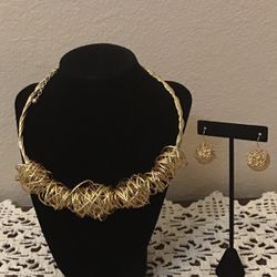 Heavy Metal Wire Wrap Choker Necklace in Gold Tone & Matching Earrings Set