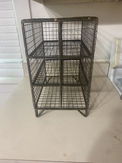 Six-bottle Wire Wine Rack