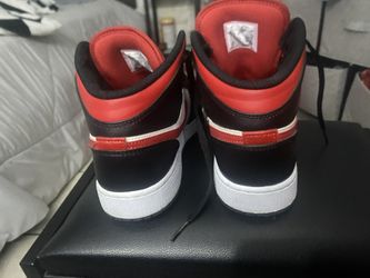 Jordan 1s Bred toe Mid