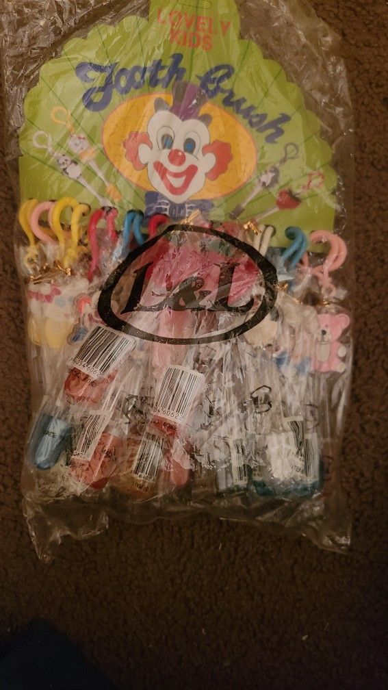 Flea Market kids clip-on 24 toothbrushes cap, stocking stuffers, Easter baskets, birthday party game. East, west, north resell, vendor, fair