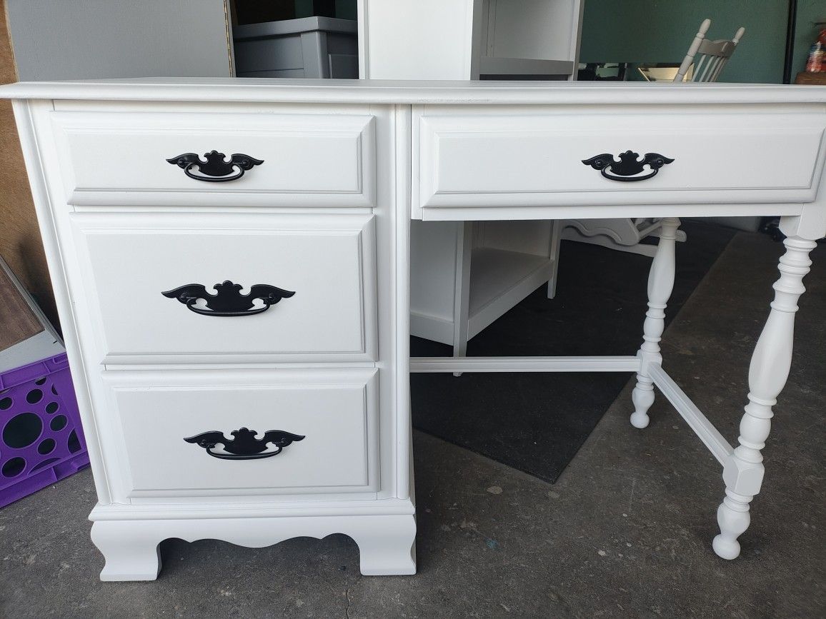 Vanity Desk (31"/43"/19")