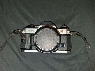 CANON AE-1 PROGRAM IN EXCELLENT CONDITION. ASKING $220 OR BEST OFFER.