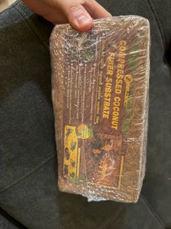 Compresses coconut fiber substrate
