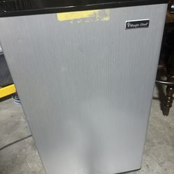Magic Chef Mini Fridge 4.4 cu. ft.