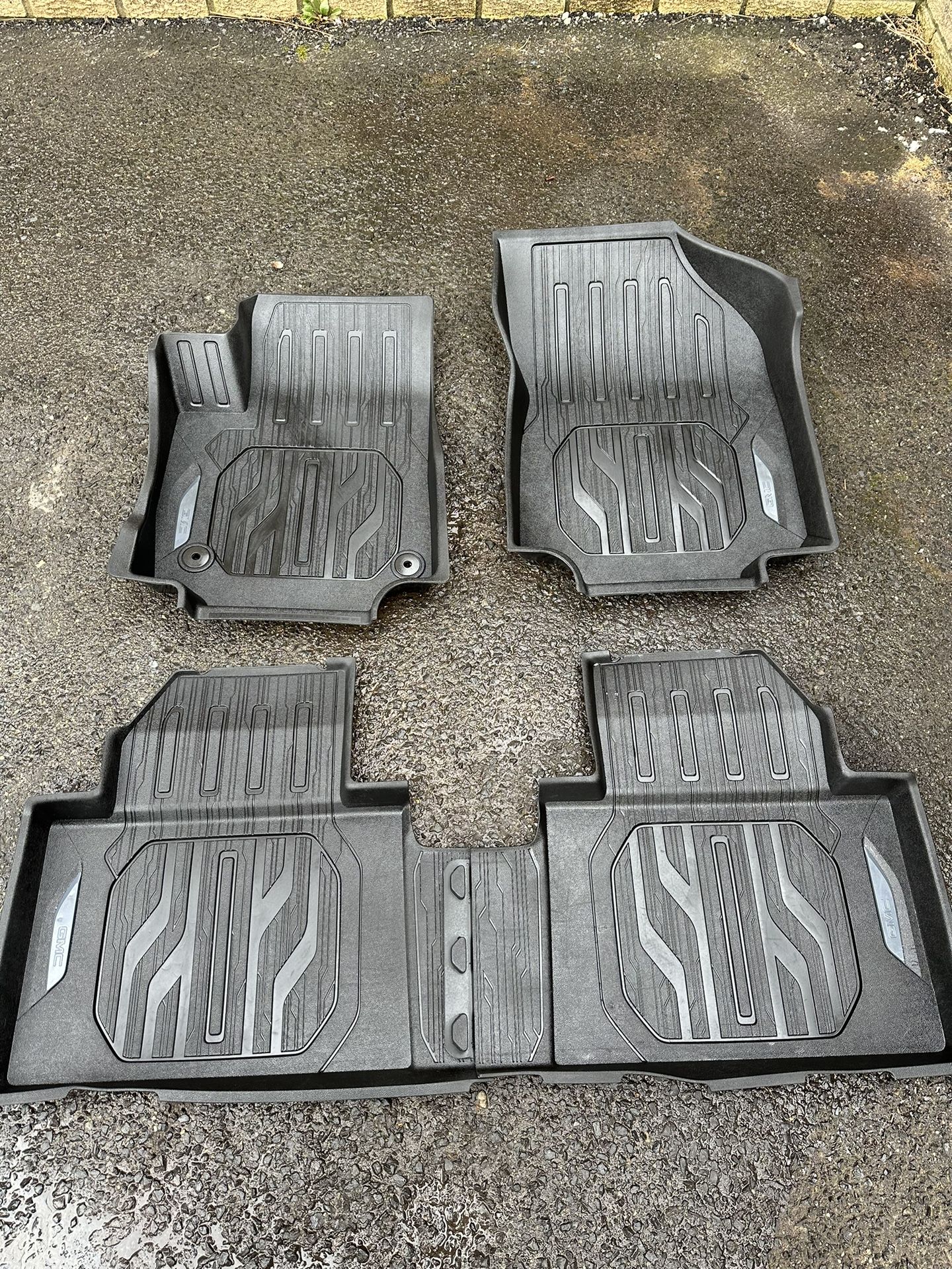 2018-2023 GMC TERRAIN Floor Liners, All-Weather, Premium W\\/Gmc