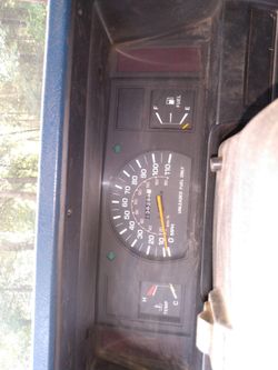 1985 TOYOTA PICK-UP LOW MILES!