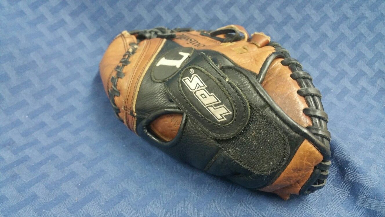 Baseball first baseman glove. Excellent for Sale in San Diego, CA OfferUp