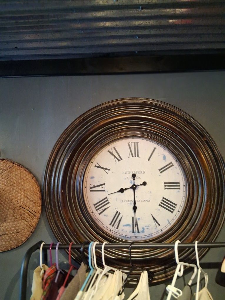 Larde Decoator WALK CLOCL.