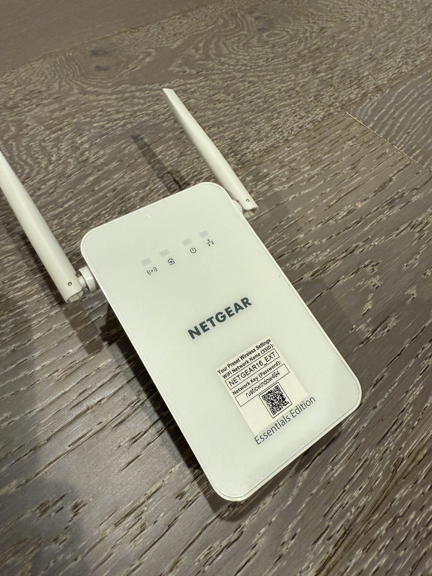 NETGEAR PowerLINE WiFi Essentials Edition Access Point W/ Adapter