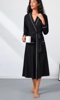 NWT Ekouaer satin black long robe with pockets, size XL
