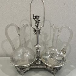 MERIDEN SILVERPLATE  & CO. CONDIMENT CRUET SET
