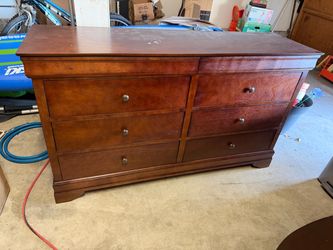 Cherry finish Solid Wood Dresser