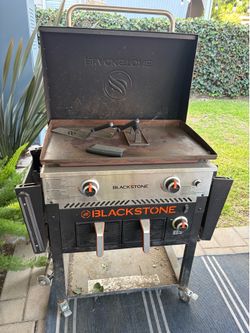 Blackstone 28-inch griddle with the built-in air fryer and warming drawer