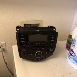2004-2007 HONDA ACCORD AM FM CD PLAYER RADIO RECEIVER 34541