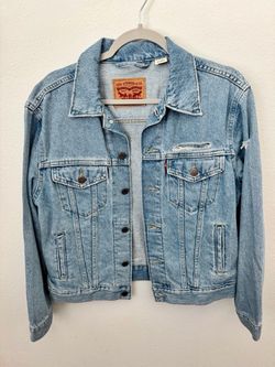 Levi’s Women’s Distressed Denim Jacket Size Medium