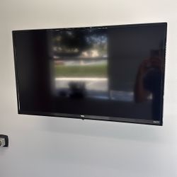 32 Inch TV With Wall Mount