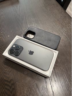 ***MUST SELL ASAP*** Unlocked iPhone 15 Pro 256GB Black Titanium + Apple Case + Box