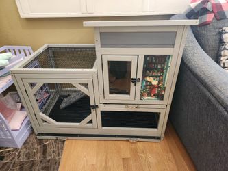 Small rabbit/ guinea pig hutch