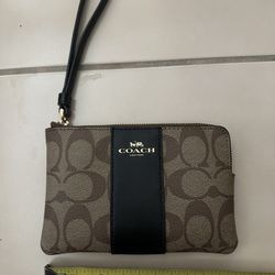 Coach Zip Wristlet - Signature Canvas With Stripe