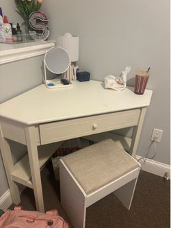 Corner desk and stool