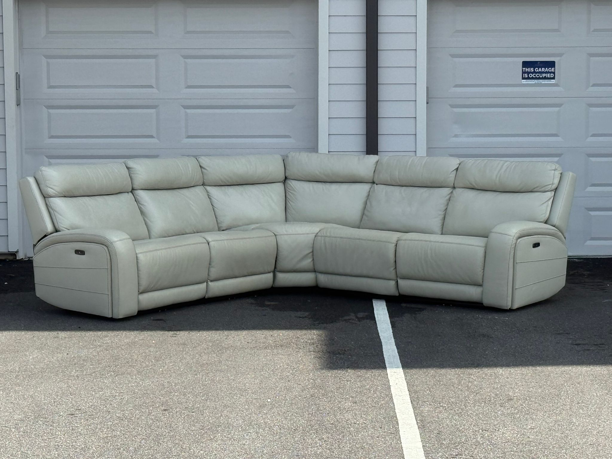 REAL LEATHER POWERED RECLINING SECTIONAL COUCH - 5 PIECES - DELIVERY AVAILABLE 🚚