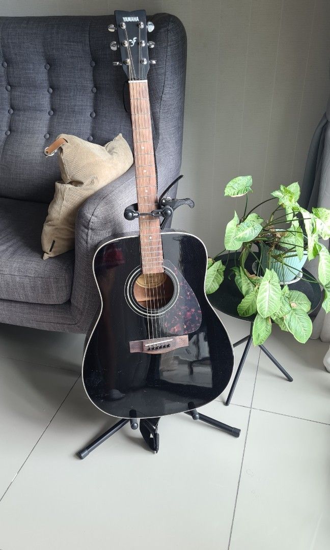 Yamaha F370BL Guitar + Case + Capo / New elixir Strings Installed