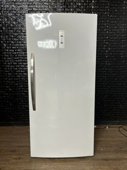 FRIGIDAIRE STANDUP FREEZER w/WARRANTY! R3195A