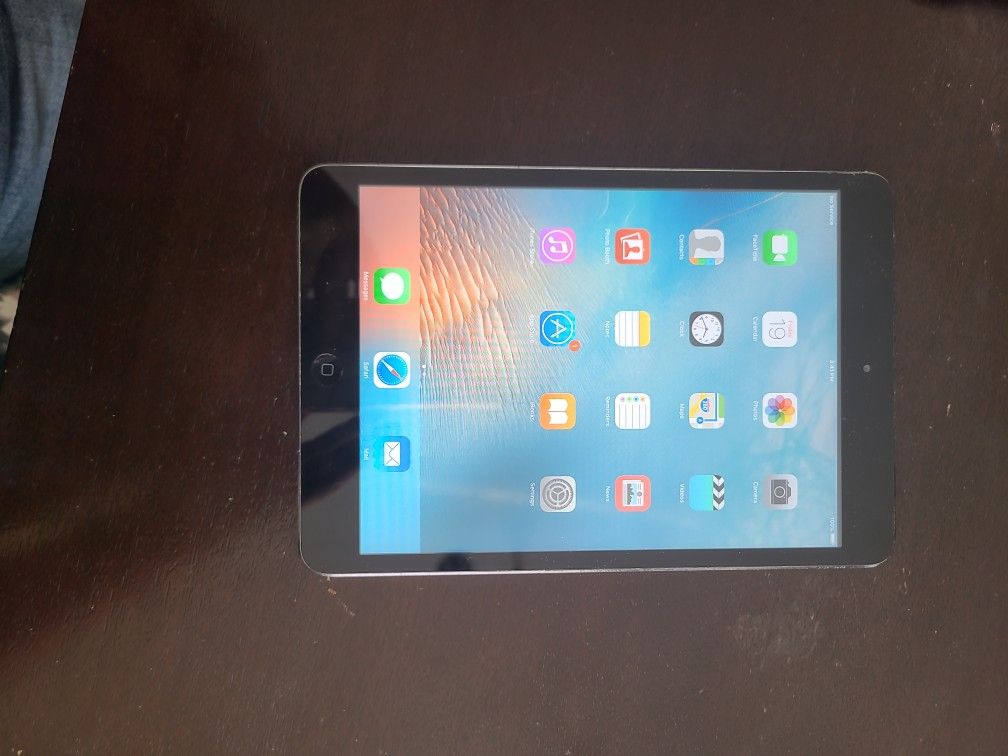 APPLE IPAD MINI 1ST GENERATION IN EXCELLENT CONDITION