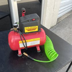 Central Pneumatic 3-gallon Oilless Hotdog Air Compressor 100 PSI Max with brand new hose. Works great!