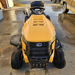 2015 Cub Cadet XT1