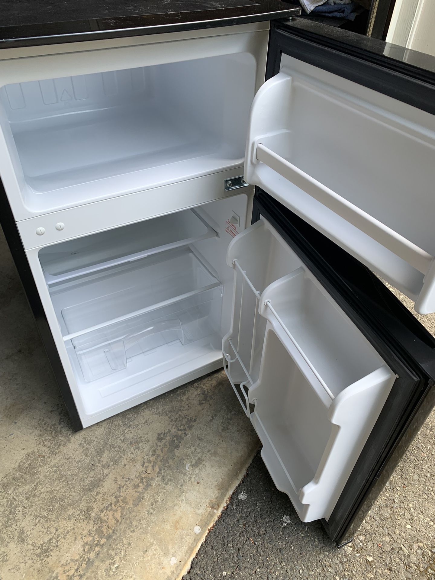3.1 Cu Feet Mini Fridge In Black