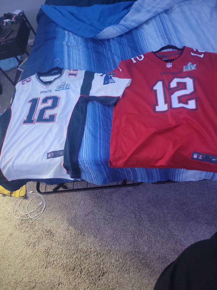 2 Tom Brady Jerseys (Bucs And Patriots) 