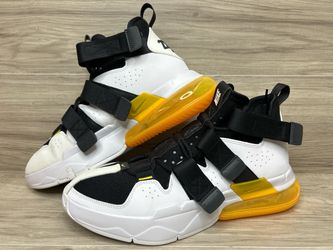 Nike Air Edge 270 Sneakers White Black Amarillo AQ8764-001 Size 10 (PO1025473)